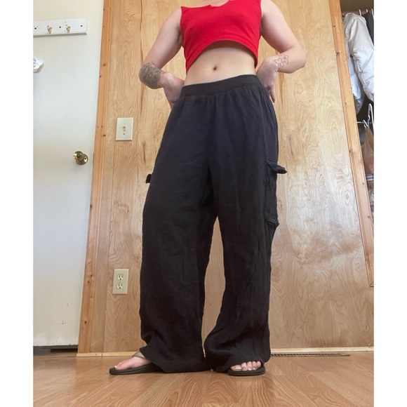 aerie Black Wide Leg Cargo Pants - Picture 3 of 4